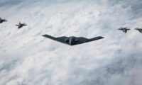 米空軍基地とB-2爆撃機を無断撮影　中国人に禁錮6か月　送還へ