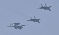 命懸けの試験飛行　中共官製メディアが明かした艦載機開発の実態