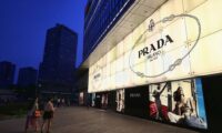 PRADA　中国で毎年2～3店舗閉鎖へ　高級ブランドの撤退相次ぐ