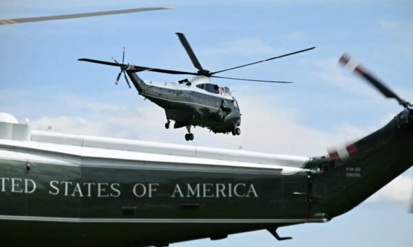 トランプ氏の搭乗ヘリ　旅客機と異常接近　通信不良が原因か
