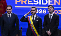 コロンビア新大統領が就任　ミレイ氏と「トラとライオンの同盟」