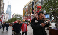 中国　少子化で幼稚園教員が1年に約22万人減　園数・園児数も大幅減