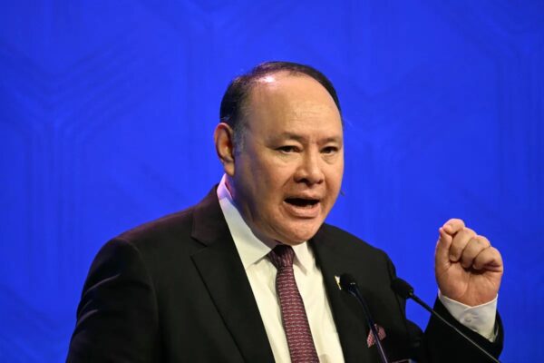 フィリピン国防相が中共を非難　100人超の国民取り締まり「報復」と反発
