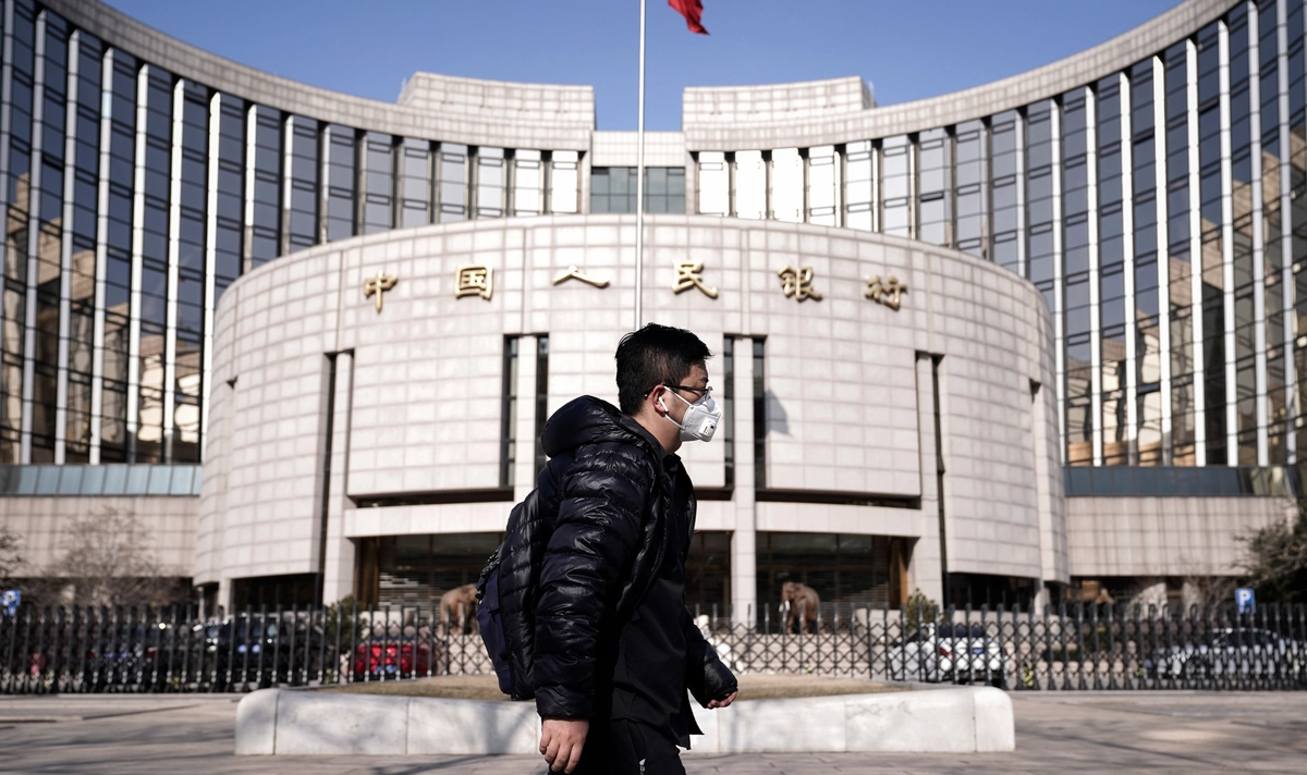 中国の「意外な」規制緩和　その裏にある人民元戦略
