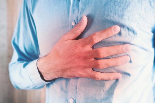 数分で胸やけを和らげる――酸逆流を自然に鎮める簡単療法