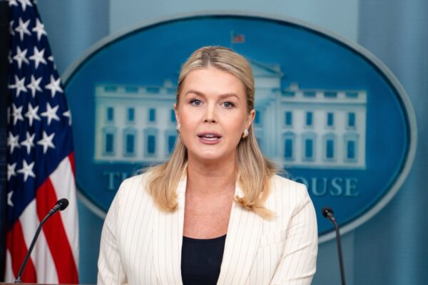 レビット米大統領報道官が今月末で退任へ　「子供や家族との時間に」