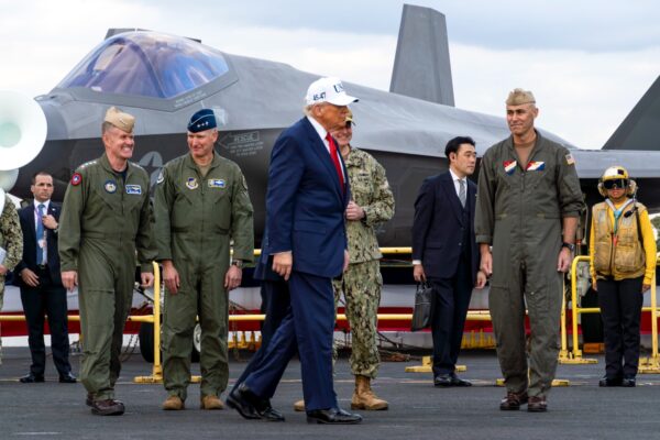 トランプ氏が空母のカタパルトを「電磁式」から「蒸気式」へ　知っておくべきこと