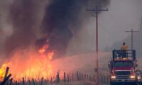 米ワシントン州で山火事猛威　600棟焼失　州兵派遣