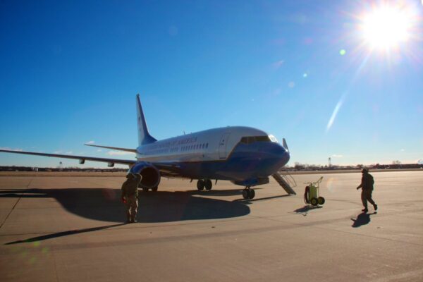 なぜ？　米空軍C-40Cがアンドルーズ統合基地から横田基地経由で深センに異例の着陸　ネット上で臆測