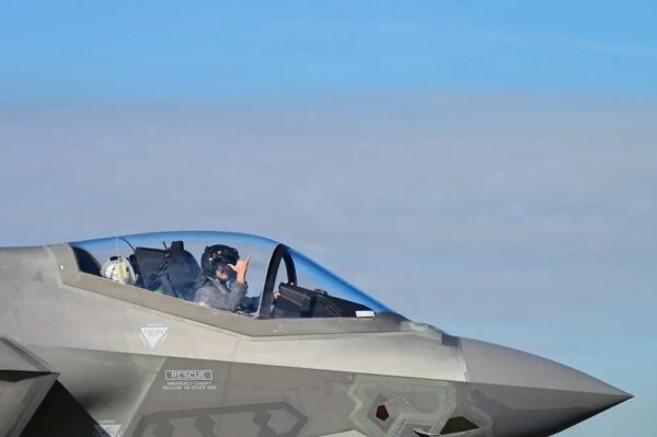 F-35部品はなぜ中国側の手に渡ったのか　UPSのアジア輸送ルートに焦点