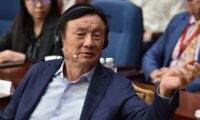 ファーウェイ任正非CEOが公の場に姿　「一家で海外逃亡」説の打ち消しか