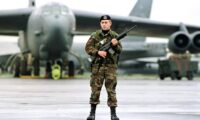 英国の米軍使用基地付近で重大事件　5人逮捕　住民避難