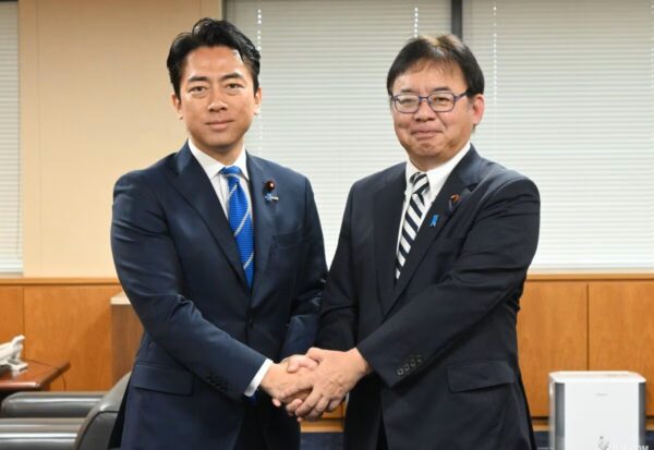 小泉防衛相「自衛隊員の命を守る」　戦傷医療と民間医療連携へ