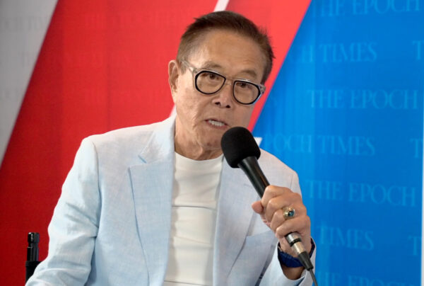 『金持ち父さん 貧乏父さん』の著者　「借金で稼ぐ」投資術を語る　自身は12億ドルの債務