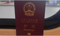 中国公務員　パスポート取り戻すため15日無断欠勤　あえて解雇を選択
