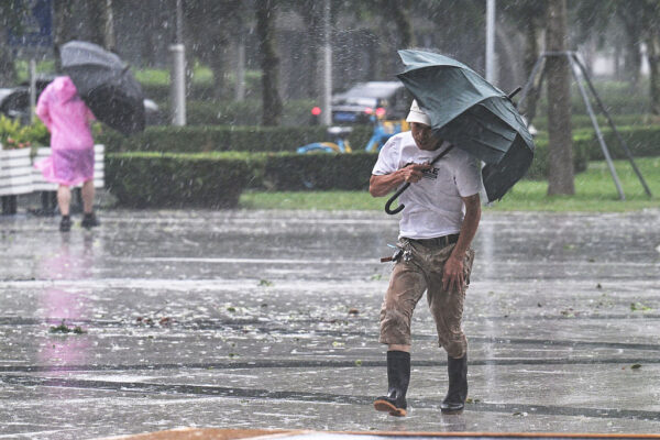 台風が中共軍基地を3度襲う　相次ぐ異例の現象に注目