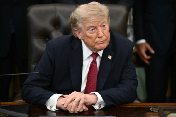 米軍　再建間近のイラン・レーダー網を攻撃　トランプ氏「完成を待った」