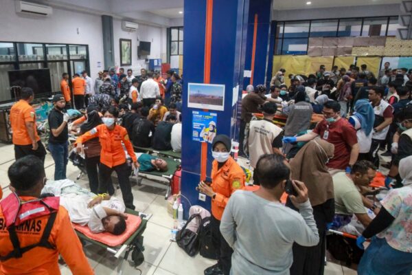 インドネシア客船転覆　6人死亡　129人行方不明
