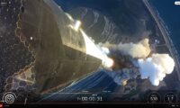 スペースX「スターシップ」初の地球周回軌道へ　スターリンク衛星26基を展開