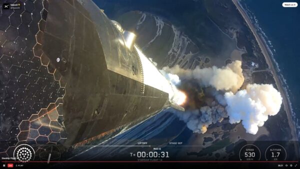 スペースX「スターシップ」初の地球周回軌道へ　スターリンク衛星26基を展開