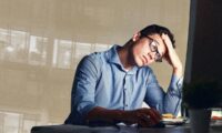 働きすぎの危険信号　食事、睡眠、トイレを後回しにする人へ