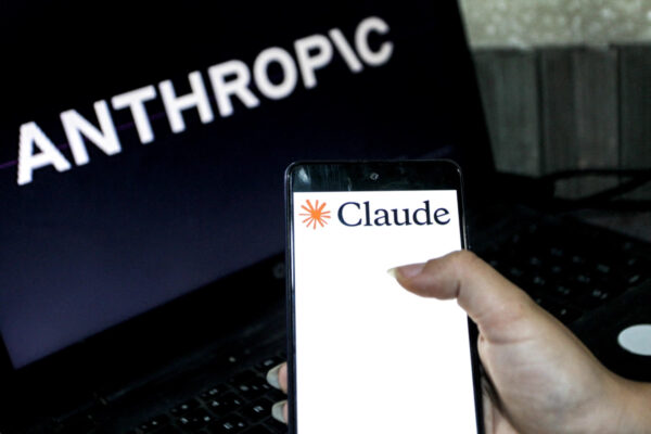 中国共産党がアメリカのAIを悪用　Claudeで法輪功を監視