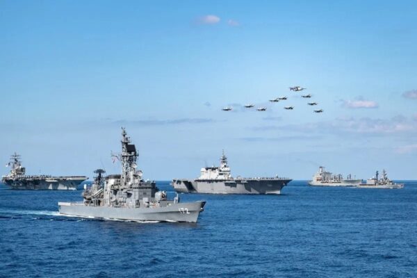 中共海警船が台湾周辺で活動拡大　日米が第1列島線の防衛強化