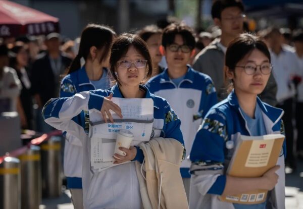 中国公務員試験　330万人超が応募　競争倍率6千倍超の職種も　
