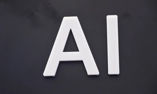 中国AI投資に金融危機リスク　中国人民銀行元総裁が警告