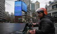 中国経済はなぜ立て直せないのか　消費低迷と過剰投資　中共の政治体制が壁に