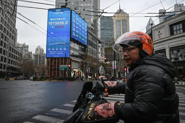 中国経済はなぜ立て直せないのか　消費低迷と過剰投資　中共の政治体制が壁に